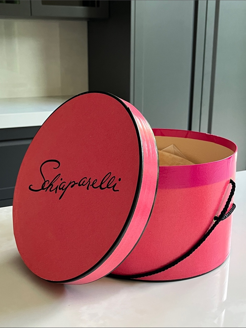 Elsa Schiaparelli 1950’s Hat. Ombré Silk Satin Toque + Original Hat Box. Paris. - Picture 10 of 13